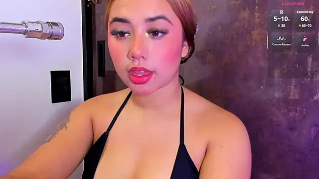Snapshot of issie_cute chatting on 22, 4, 2026 issie cute online show from 22, 4, 2026