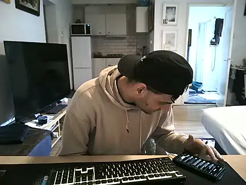 Snapshot of mihaimichael chatting on 26, 3, 2026 mihaimichael online show from 26, 3, 2026