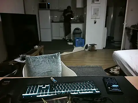 Snapshot of mihaimichael chatting on 28, 3, 2026 mihaimichael online show from 28, 3, 2026