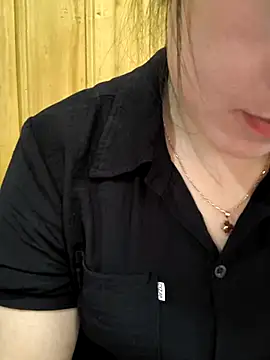 Snapshot of Sweetlove_77 chatting on 9, 10, 2025 Sweetlove 77 online show from 9, 10, 2025