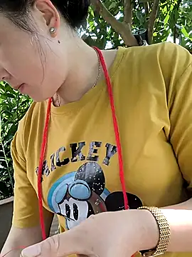 Snapshot of Sweetlove_77 chatting on 12, 10, 2025 Sweetlove 77 online show from 12, 10, 2025