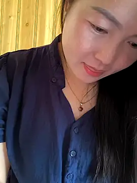 Snapshot of Sweetlove_77 chatting on 18, 10, 2025 Sweetlove 77 online show from 18, 10, 2025