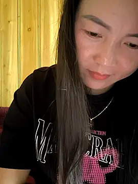 Snapshot of Sweetlove_77 chatting on 19, 10, 2025 Sweetlove 77 online show from 19, 10, 2025