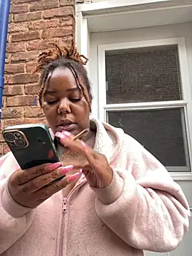 Goddess Nafeesha online show from 15, 10, 2025