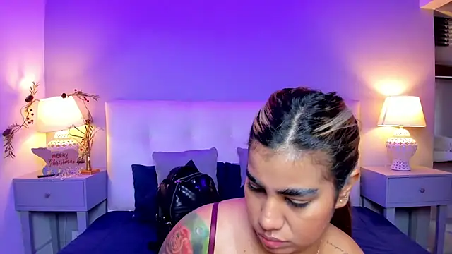 SaraaJhonsonn online show from 15, 12, 2025