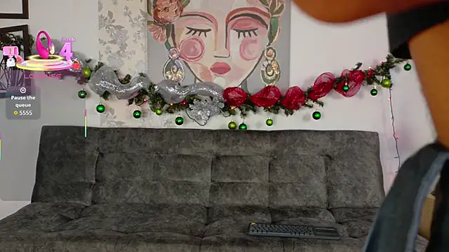 Snapshot of taty_miller chatting on 18, 12, 2025 taty miller online show from 18, 12, 2025