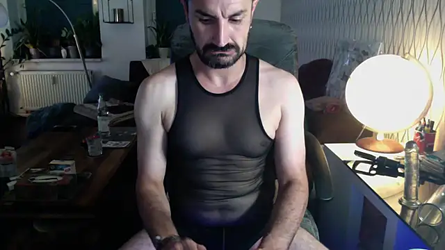 Snapshot of tomz0819 chatting on 7, 7, 2026 tomz0819 online show from 7, 7, 2026