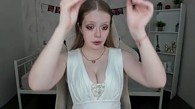 Polly  Cutie online show from 22, 10, 2025