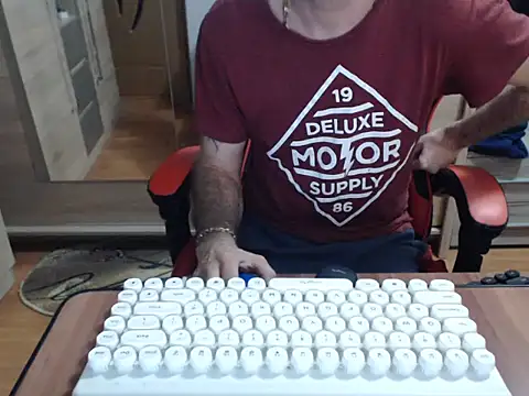 uncutguy01 online show from 21, 10, 2025