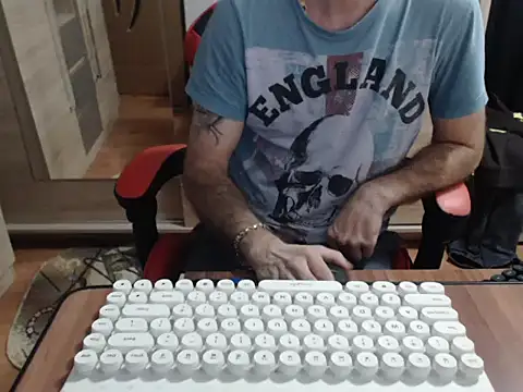 uncutguy01 online show from 25, 10, 2025