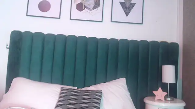 Snapshot of Nicolette_ks_ chatting on 11, 11, 2025 Nicolette ks online show from 11, 11, 2025