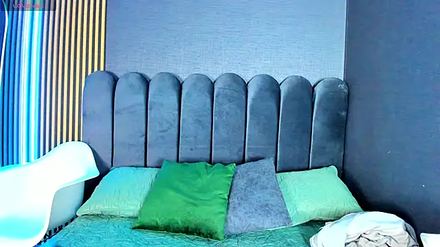 Nicolette ks  online show from 17, 12, 2025