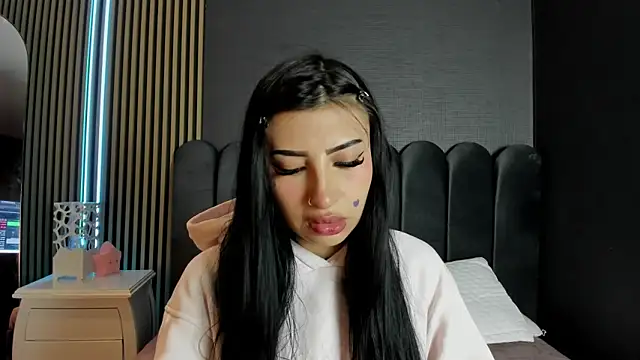 Nicolette ks  online show from 17, 4, 2026