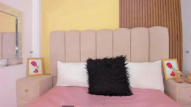 EmmyCruzZ online show from 28, 2, 2025