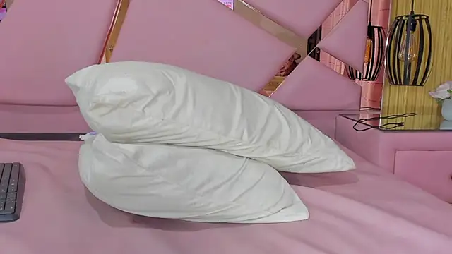 EmmyCruzZ online show from 1, 3, 2025