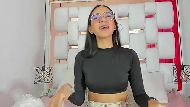 EmmyCruzZ online show from 19, 9, 2025