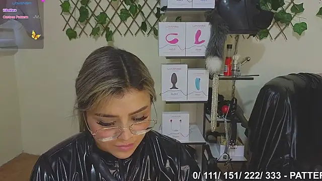 Sweett Mollyy online show from 2, 3, 2025