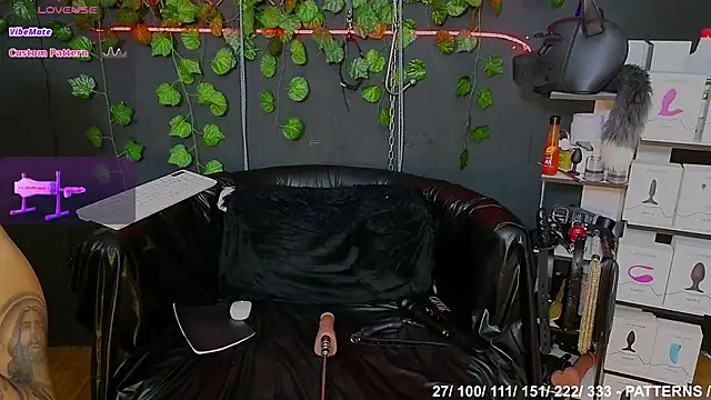 Sweett Mollyy online show from 24, 9, 2025