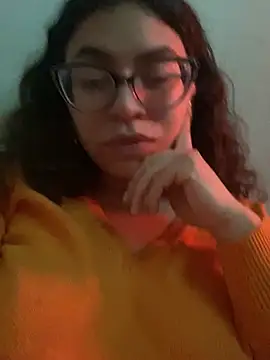 Lucrecia 33 online show from 2, 2, 2026