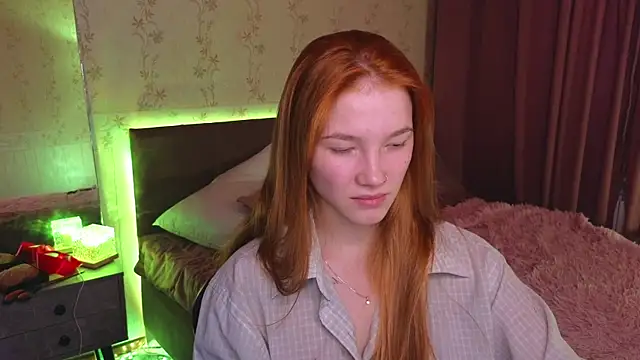 Snapshot of erikabrian chatting on 21, 12, 2024 erikabrian online show from 21, 12, 2024