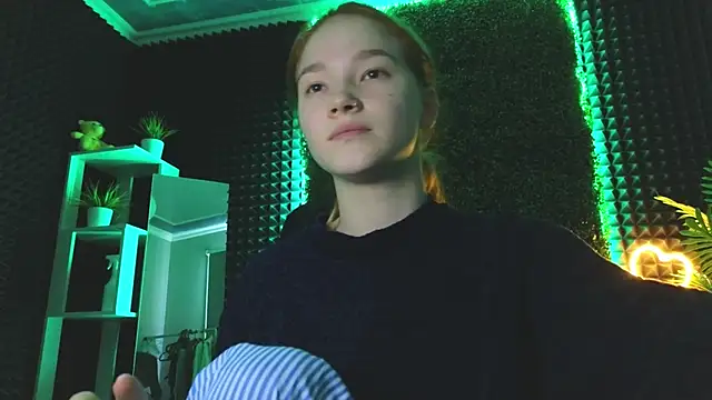 Snapshot of erikabrian chatting on 28, 12, 2024 erikabrian online show from 28, 12, 2024