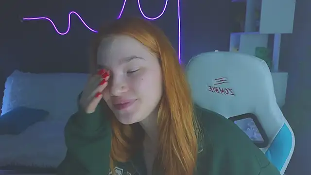 Snapshot of erikabrian chatting on 13, 9, 2025 erikabrian online show from 13, 9, 2025