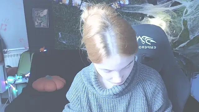 Snapshot of erikabrian chatting on 22, 10, 2025 erikabrian online show from 22, 10, 2025