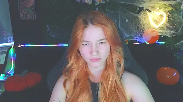 Snapshot of erikabrian chatting on 28, 10, 2025 erikabrian online show from 28, 10, 2025