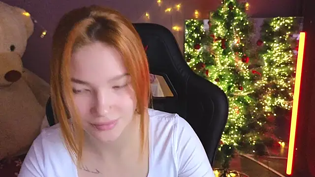 Snapshot of erikabrian chatting on 14, 12, 2025 erikabrian online show from 14, 12, 2025