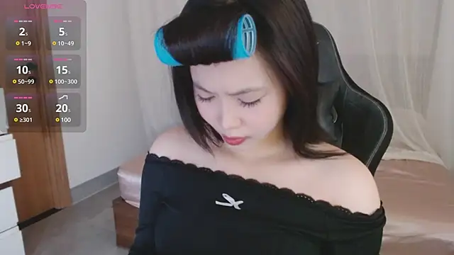 Lin SiYee online show from 6, 3, 2025