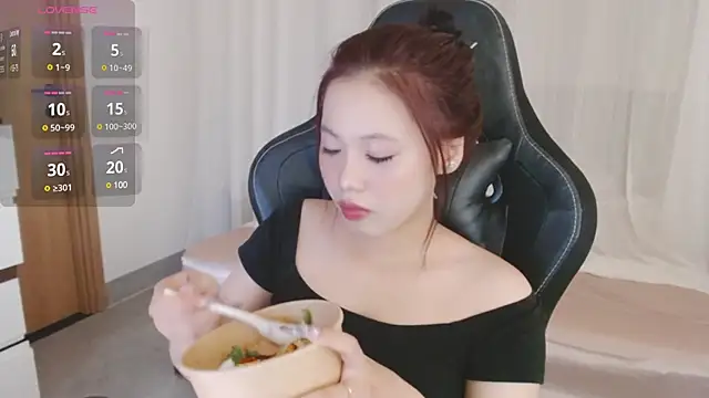 Lin SiYee online show from 14, 3, 2025