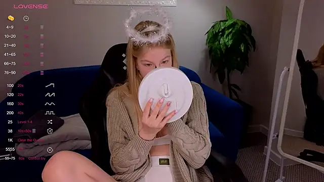 Snapshot of Sarra_Cooper chatting on 27, 1, 2025 Sarra Cooper online show from 27, 1, 2025