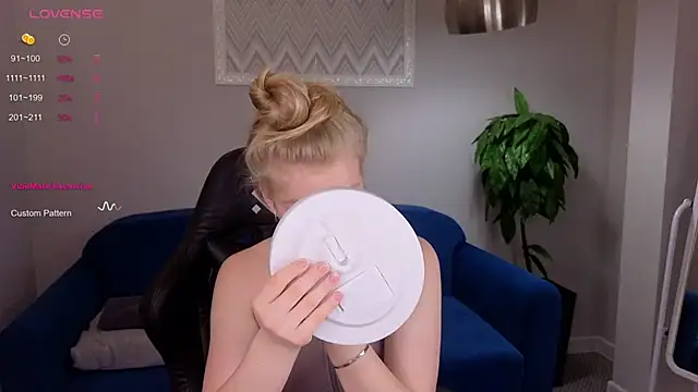 Snapshot of Sarra_Cooper chatting on 14, 2, 2025 Sarra Cooper online show from 14, 2, 2025