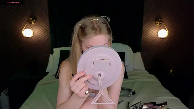 Snapshot of Sarra_Cooper chatting on 10, 3, 2025 Sarra Cooper online show from 10, 3, 2025