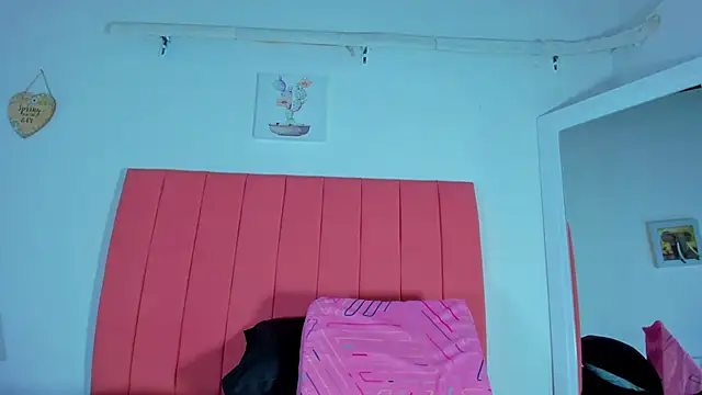 Snapshot of valen_rose0 chatting on 22, 1, 2025 valen rose0 online show from 22, 1, 2025