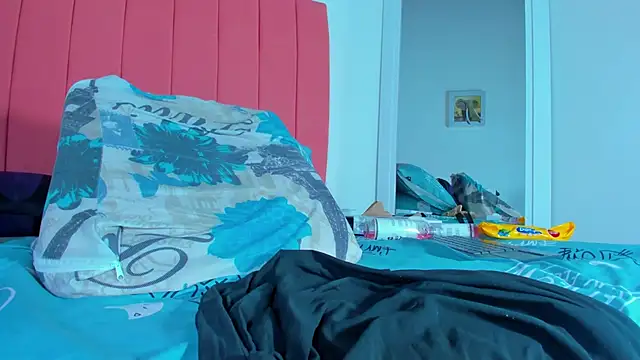 Snapshot of valen_rose0 chatting on 1, 2, 2025 valen rose0 online show from 1, 2, 2025