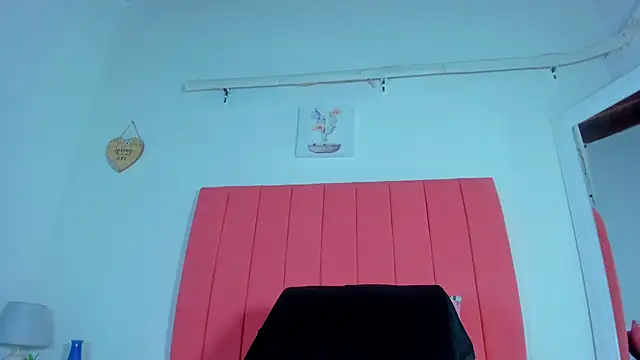 Snapshot of valen_rose0 chatting on 8, 2, 2025 valen rose0 online show from 8, 2, 2025