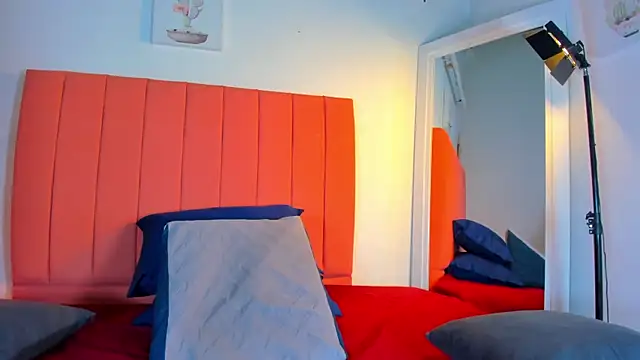 Snapshot of valen_rose0 chatting on 19, 9, 2025 valen rose0 online show from 19, 9, 2025