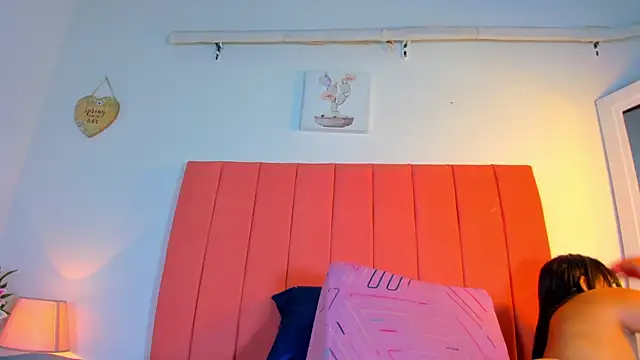 Snapshot of valen_rose0 chatting on 7, 10, 2025 valen rose0 online show from 7, 10, 2025