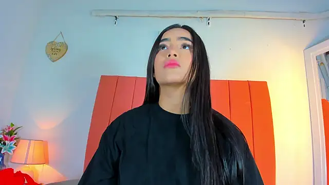 Snapshot of valen_rose0 chatting on 12, 10, 2025 valen rose0 online show from 12, 10, 2025