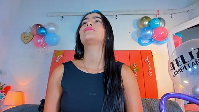 Snapshot of valen_rose0 chatting on 22, 10, 2025 valen rose0 online show from 22, 10, 2025