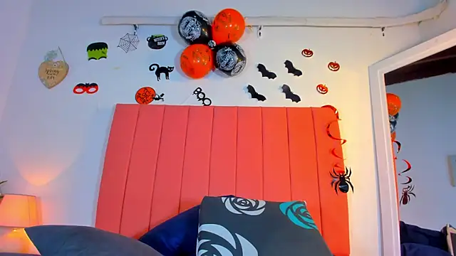 Snapshot of valen_rose0 chatting on 29, 10, 2025 valen rose0 online show from 29, 10, 2025