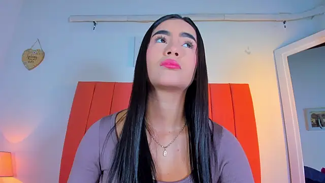 Snapshot of valen_rose0 chatting on 12, 11, 2025 valen rose0 online show from 12, 11, 2025