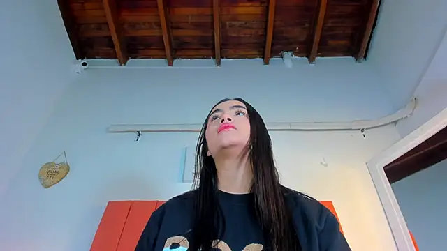 Snapshot of valen_rose0 chatting on 19, 11, 2025 valen rose0 online show from 19, 11, 2025