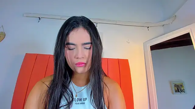 Snapshot of valen_rose0 chatting on 26, 11, 2025 valen rose0 online show from 26, 11, 2025