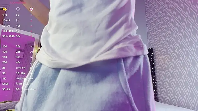 littleebluee online show from 2, 3, 2025