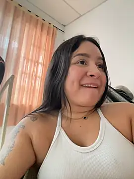 Snapshot of Pretty_Isadora chatting on 5, 1, 2025 Pretty Isadora online show from 5, 1, 2025