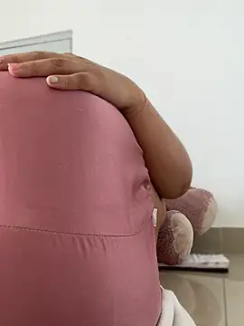 Pretty Isadora online show from 6, 2, 2026