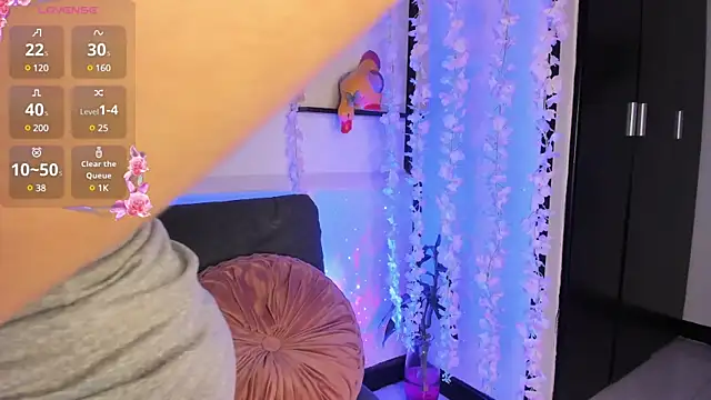 Snapshot of on_tefa chatting on 4, 2, 2025 on tefa online show from 4, 2, 2025