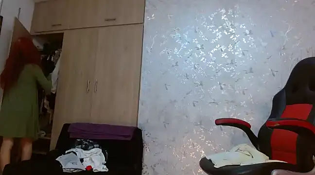 Samantabrown  online show from 6, 3, 2025